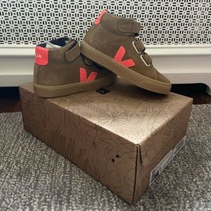 Excellent condition! VejaSmall Esplar Mid Shoes